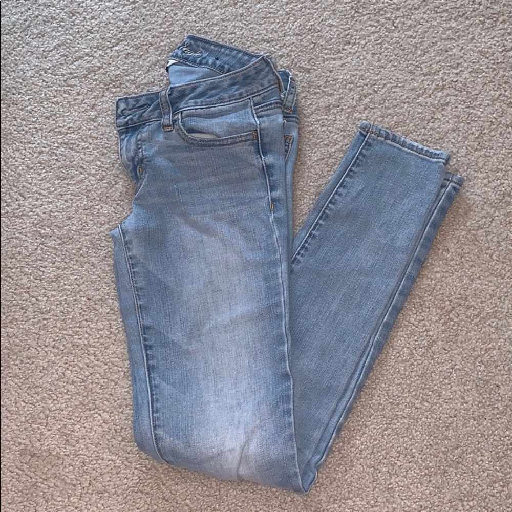 AEO “Super Stretch Jegging” Jean in Light Wash